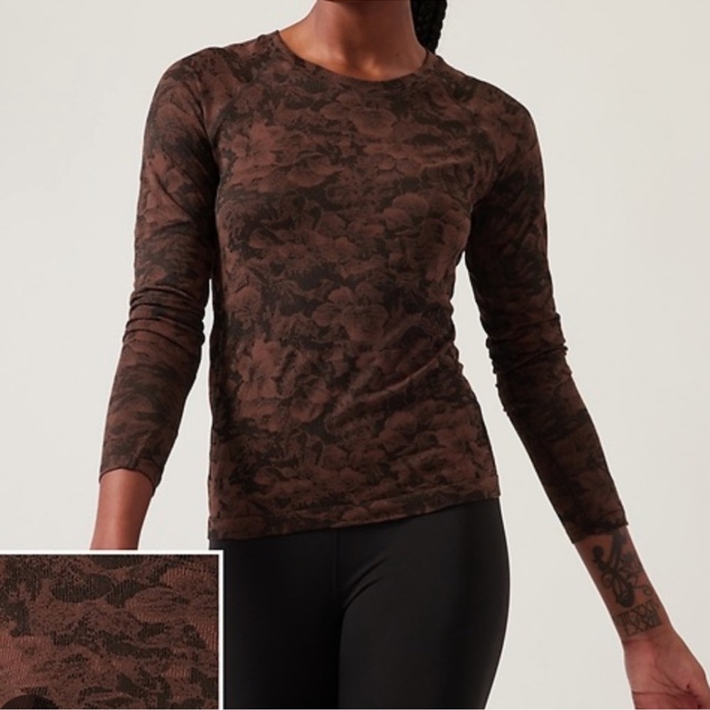 Athleta momentum top
